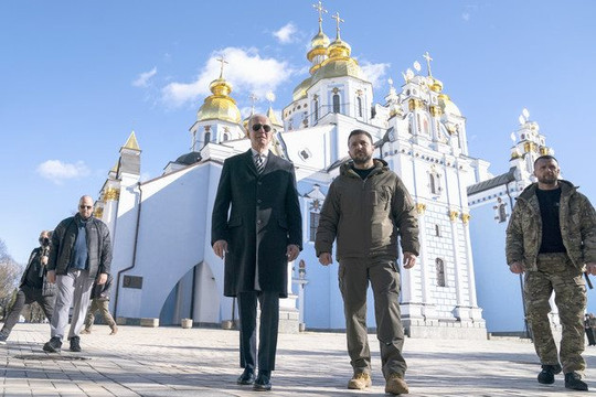 Thấy gì từ chuyến thăm Kyiv bất ngờ và chớp nhoáng của Tổng thống Mỹ?