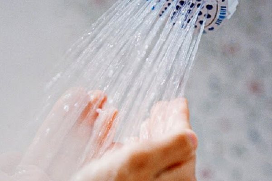 Người tắm nước nóng thường xuyên có nguy cơ bị hói đầu