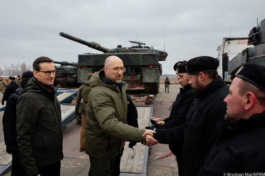 Ba Lan giao xe tăng Leopard 2 cho Ukraine