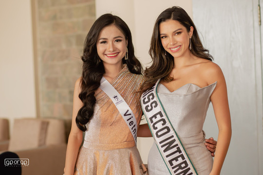 Hoa hậu Nguyễn Thanh Hà tự tin kết bạn với các hoa hậu quốc tế tại Ai Cập