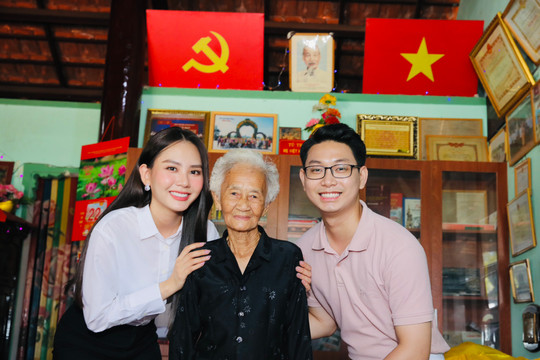 Hoa hậu Mai Phương và MC Trọng Hiền đồng hành cùng chiến dịch chăm sóc mẹ Việt Nam anh hùng