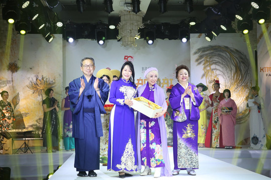 Cùng thưởng thức những sắc màu văn hóa ấn tượng tại Kimono - Aodai Fashion Show 