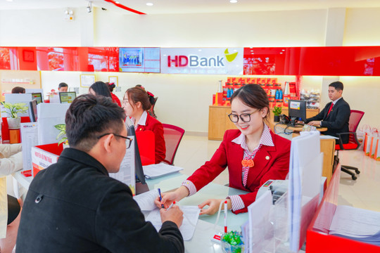 Gửi tiết kiệm tại HDBank, nữ khách hàng ở Hà Nội trúng 1 tỉ đồng