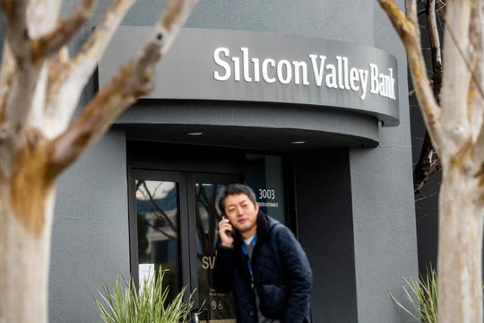 Elon Musk úp mở việc mua lại Ngân hàng Thung lũng Silicon, 'cổ đông Tesla' phản đối