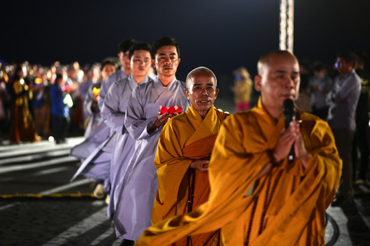 Lễ vía Quán Thế Âm Bồ Tát hút hàng ngàn Phật tử thập phương đến núi Bà Đen