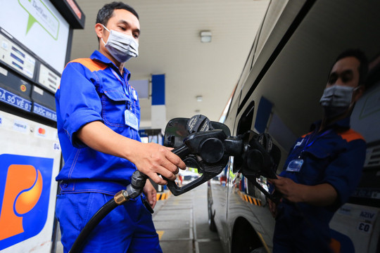 Giá xăng dầu tăng đồng loạt 