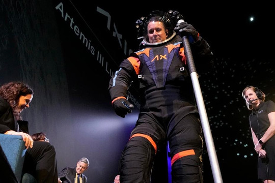 Phi hành gia NASA sẽ được mặc những bộ đồ du hành vũ trụ đẹp hơn