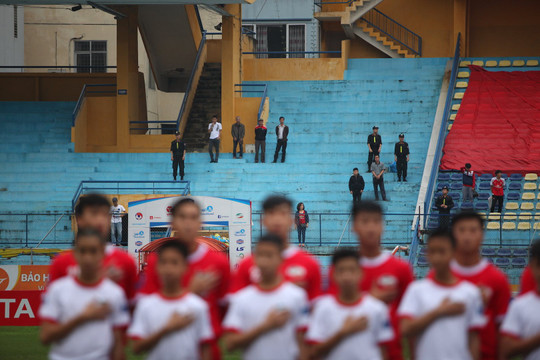 Bóng đá chuyên nghiệp ở Việt Nam đang thành bộ môn 'dưỡng sinh'