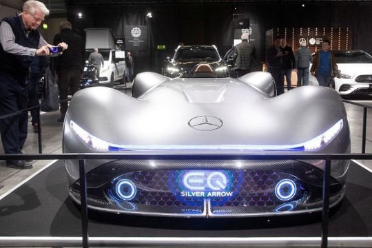 Nguồn cơn Mercedes-Benz đầu tư hàng tỉ USD vào các nhà máy sản xuất ô tô điện
