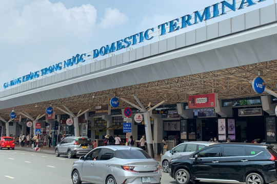 Cùng giải quyết những vướng mắc, yếu kém ở sân bay Tân Sơn Nhất