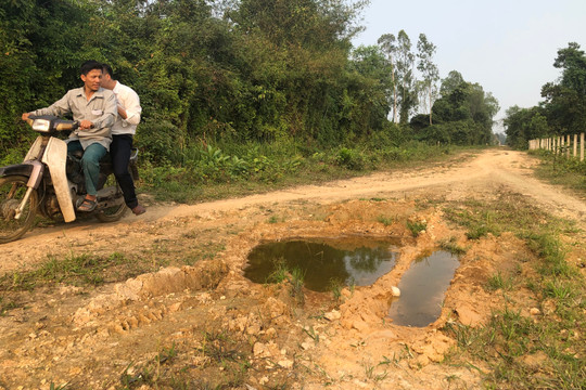 Hà Tĩnh: Dân khốn khổ vì dự án đường 14 tỉ đồng bị bỏ dở gần 3 năm