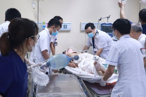 Bộ Y tế yêu cầu tập trung mọi nguồn lực cứu chữa nạn nhân vụ tai nạn ở Hà Nội