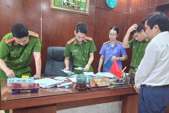 Đà Nẵng: Khởi tố, bắt tạm giam Chủ tịch UBND quận Cẩm Lệ
