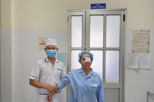 Bệnh viện Mắt Tiền Giang tiếp tục chữa bệnh mắt đục thủy tinh thể