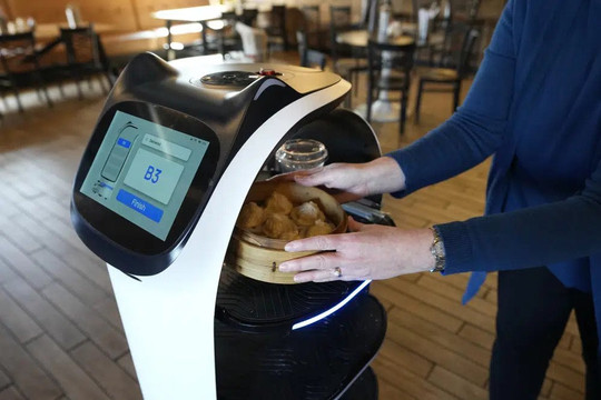 Người máy có thể sẽ thay thế hẳn tiếp viên phục vụ ở các nhà hàng