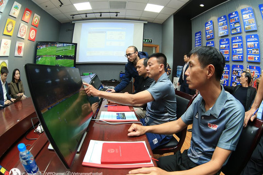 Bóng đá Việt Nam cần gấp VAR để “giải cứu” trọng tài khỏi áp lực vô hình