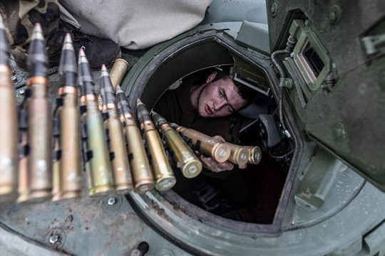 Pháo binh Ukraine đang phải tiết kiệm đạn