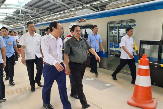 Thủ tướng Phạm Minh Chính đi thử nghiệm tàu metro Bến Thành - Suối Tiên