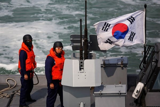 Hàn Quốc bắn cảnh cáo tàu Triều Tiên vượt biên giới