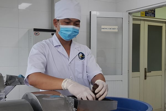 Bệnh viện đầu tiên tại Việt Nam sản xuất thuốc cổ truyền đạt chuẩn WHO - GMP