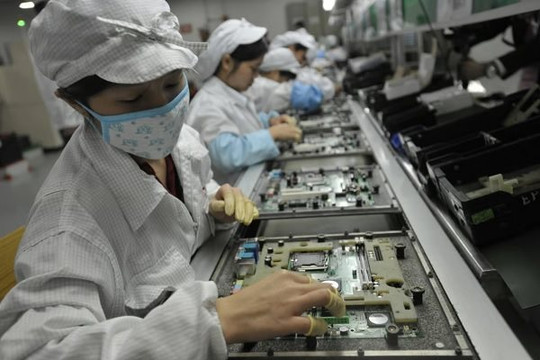 Apple chuyển chuỗi cung ứng khỏi Trung Quốc, công nhân bị giảm lương
