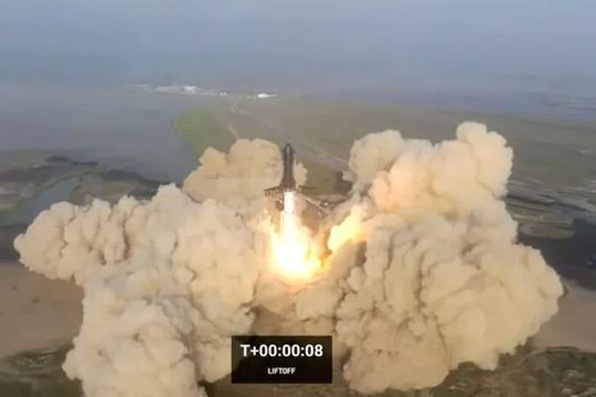 Clip tên lửa khổng lồ Starship của SpaceX nổ tung vài phút sau khi phóng