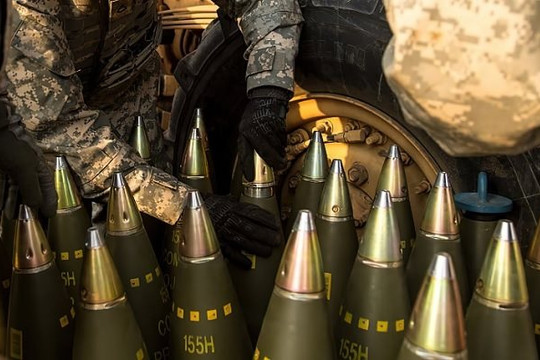 Vì sao đạn pháo 155mm quan trọng với Ukraine?