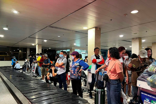 Sân bay Tân Sơn Nhất bị kiểm tra sau phản ánh hành khách phải chờ đợi lâu khi nhập cảnh