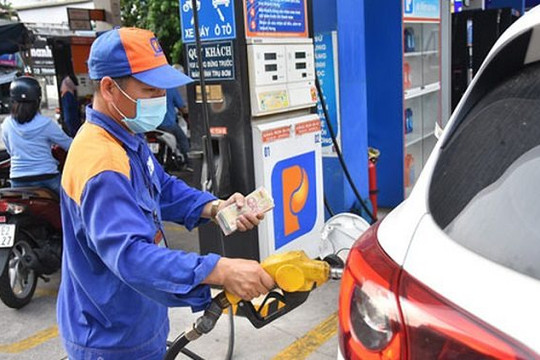 Giá xăng dầu giảm mạnh sau kỳ nghỉ lễ