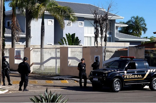 Cảnh sát Brazil bắt phụ tá, khám xét nhà riêng cựu Tổng thống Bolsonaro