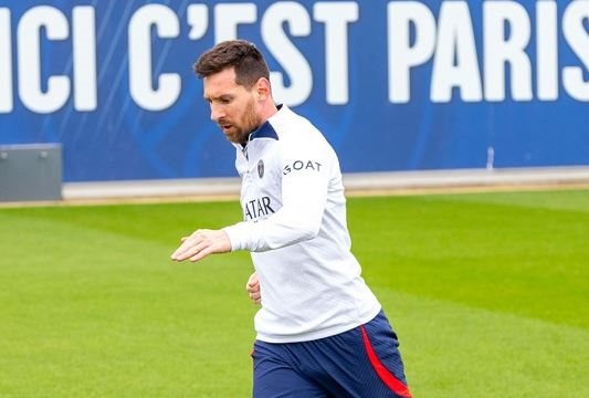 Messi trở lại PSG tập luyện một mình, án treo giò có thể được bỏ