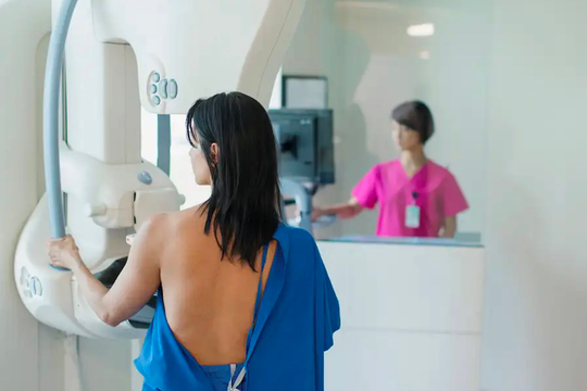 Phụ nữ nên đi chụp phát hiện ung thư vú ở độ tuổi 40