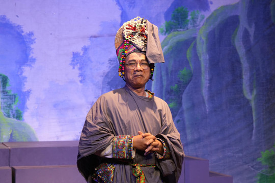 Nghệ sĩ Trung Dân: 'Tôi thích sự tự do nên chỉ là một diễn viên quèn của sân khấu'