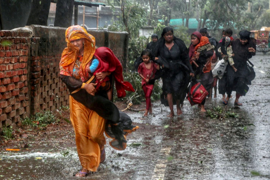 Bão Mocha đổ bộ vào Myanmar, hàng nghìn người phải sơ tán