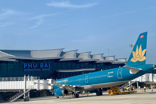 Huế xúc tiến mở các đường bay nội địa, quốc tế đến sân bay Phú Bài