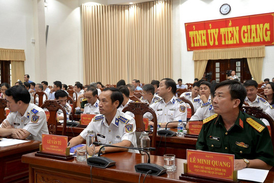 Đảng ủy Cảnh sát biển Việt Nam và Tỉnh ủy Tiền Giang ký kết Chương trình hỗ trợ ngư dân