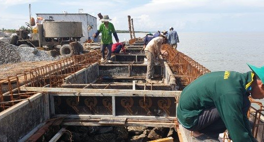 Cà Mau: Đẩy nhanh tiến độ xây kè bảo vệ đê biển Tây trước mùa mưa bão