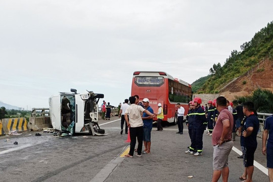 Đà Nẵng: Hai xe khách tông nhau khiến 1 người chết, 4 người bị thương