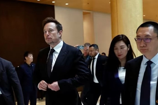 Elon Musk thăm Bộ Thương mại Trung Quốc sau  khi cổ phiếu Tesla tăng vọt