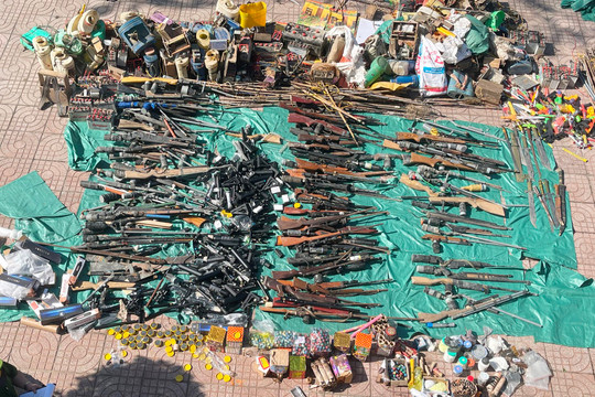 Hà Tĩnh: Tiêu hủy hơn 100 khẩu súng và vật liệu nổ