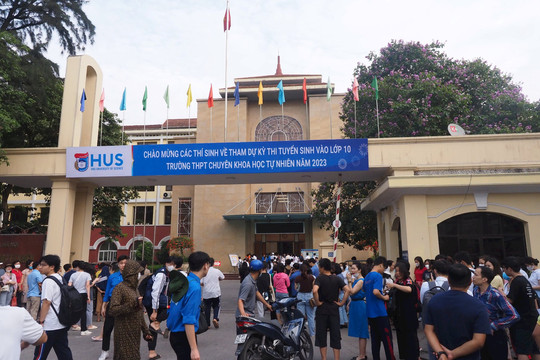 Gần 5.000 thí sinh cùng dự thi vào 2 trường THPT chuyên tại Hà Nội
