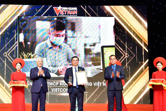 Vietcombank được vinh danh trong chương trình Vinh quang Việt Nam lần thứ 18 - 2023