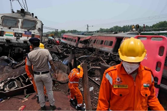 Hệ thống đường sắt Ấn Độ bị nghi ngờ về độ an toàn sau tai nạn thảm khốc