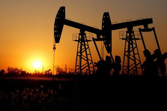 Giá dầu tăng vì Ả Rập Saudi cắt giảm sản lượng