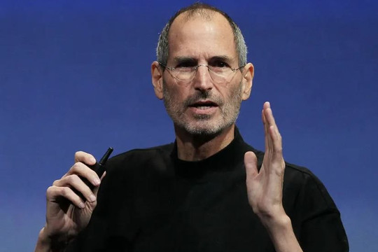 Walter Isaacson nói Steve Jobs sẽ thích Vision Pro, Tim Cook cho rằng giá 3.499 USD là hợp lý