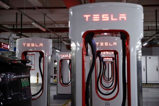 Nhà Trắng: Các trạm sạc xe điện dùng chuẩn sạc của Tesla đủ điều kiện nhận trợ cấp hàng tỉ USD