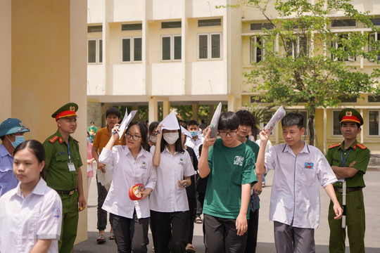 Lãnh đạo Sở GD-ĐT Hà Nội lên tiếng về việc tỉ lệ trúng tuyển lớp 10 công lập thấp