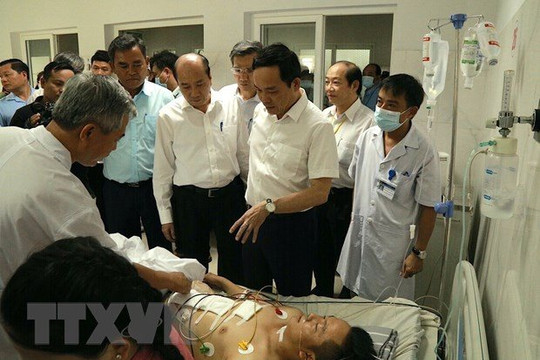 Phó thủ tướng Trần Lưu Quang thăm các nạn nhân vụ tấn công tại Đắk Lắk