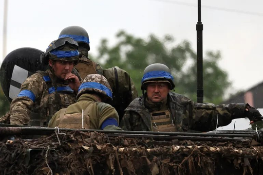 Ukraine tuyên bố giành lại vùng lãnh thổ đầu tiên, Nga nói đẩy lùi phản công thành công