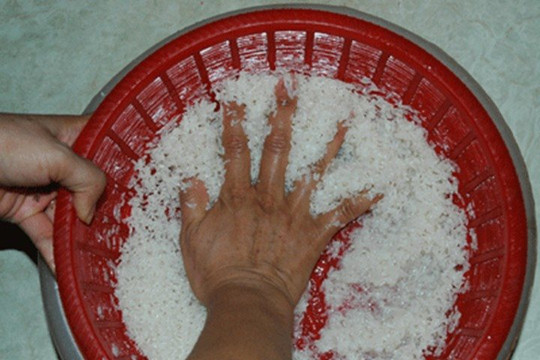 Lợi và hại của việc vo gạo khi nấu cơm dưới lăng kính khoa học